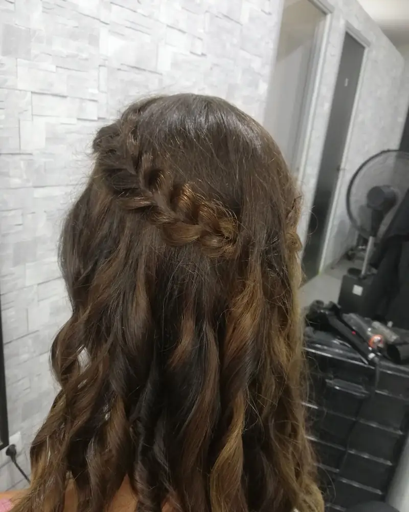 Trabalho de cabelo no Salão Eva